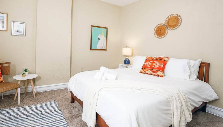 Leona's room