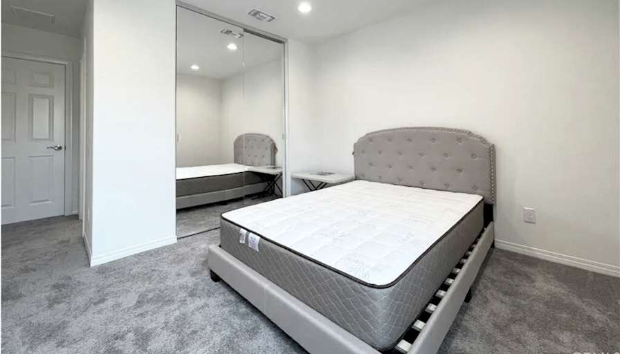 Lakevilla's room