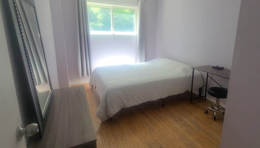 D's room