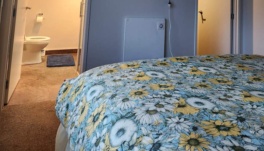 SARENA JOHNSON's room