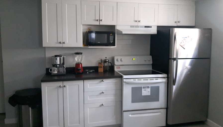 Bwood House's room