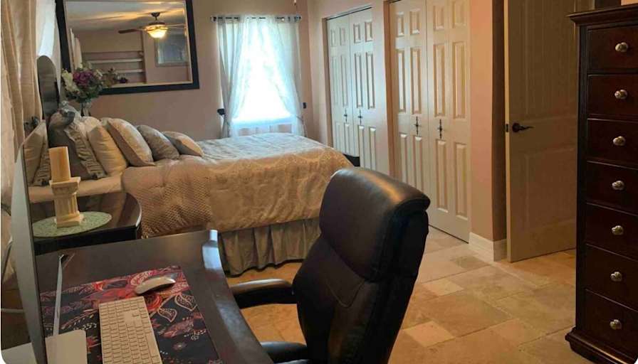 Stephanie Aleandri's room