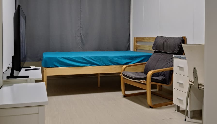 Neo's room
