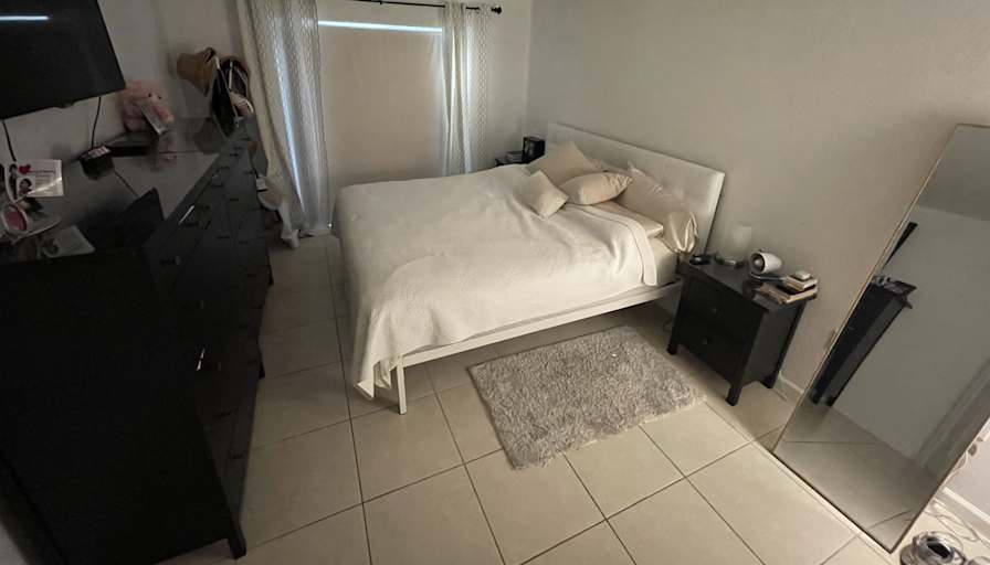 Lucas A Abreu's room