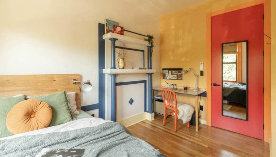 One room available in a shared house's room