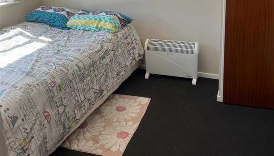 Furnished room in an apartment · Sunnynook Road, Totara Vale, Auckland 0627-1
