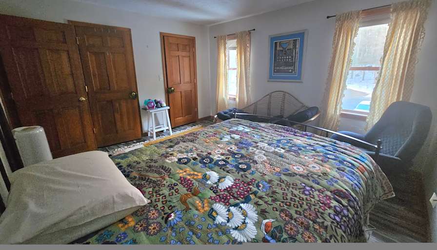 Traci L's room