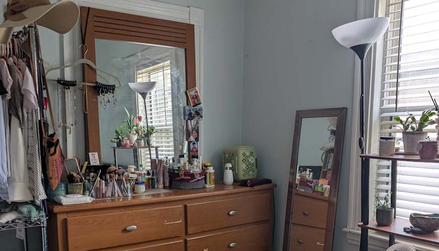 Guoqing Sheng's room