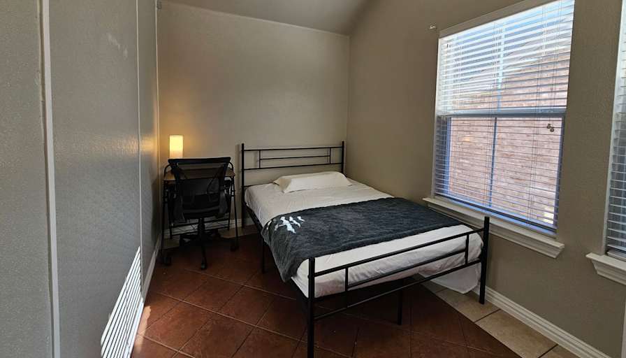 Sergio's room