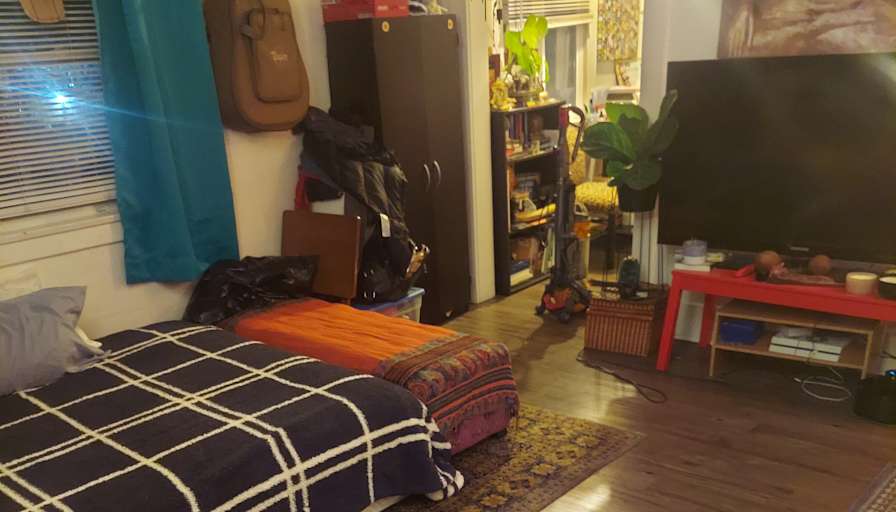 Tri's room
