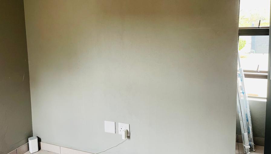 Hlume properties's room