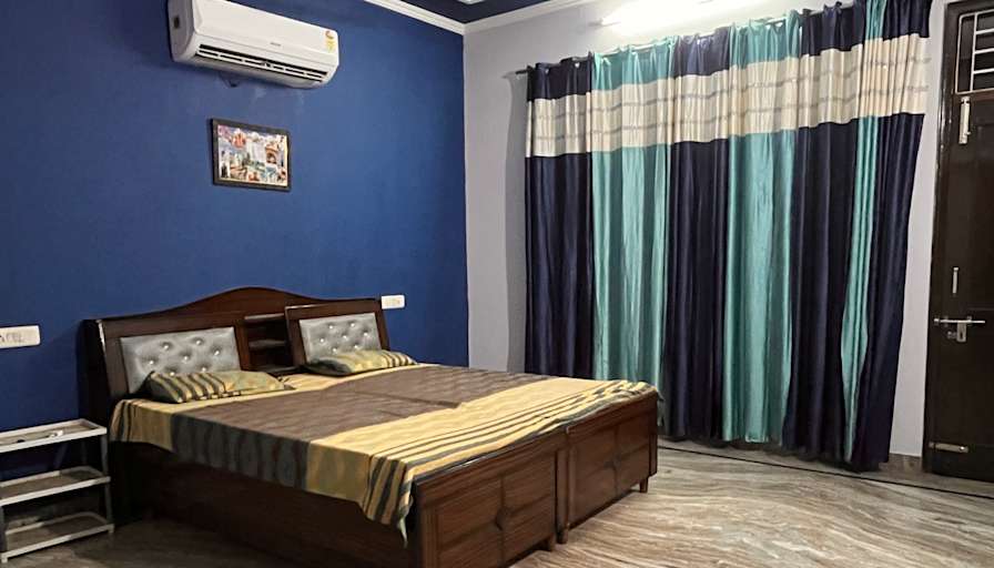 Vansh's room
