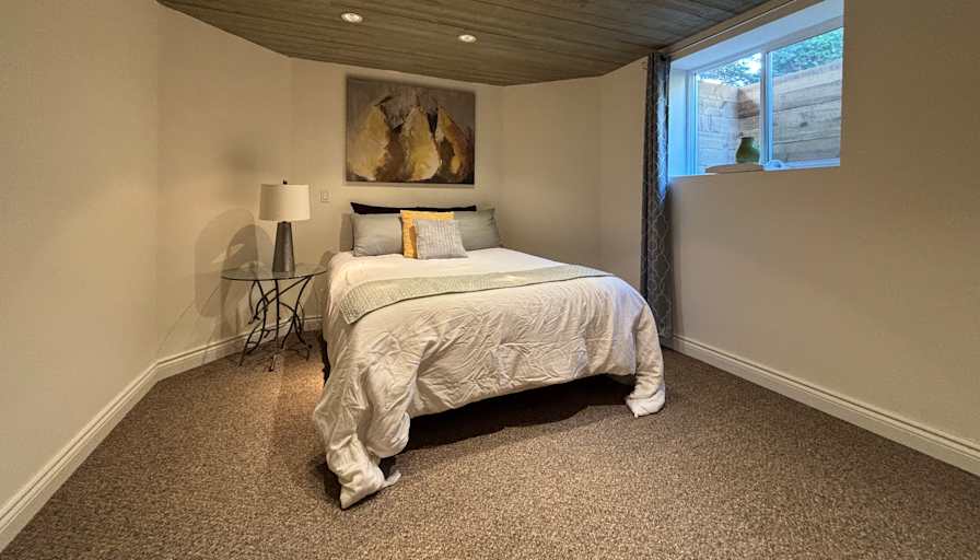 Canmore Room Rental's room