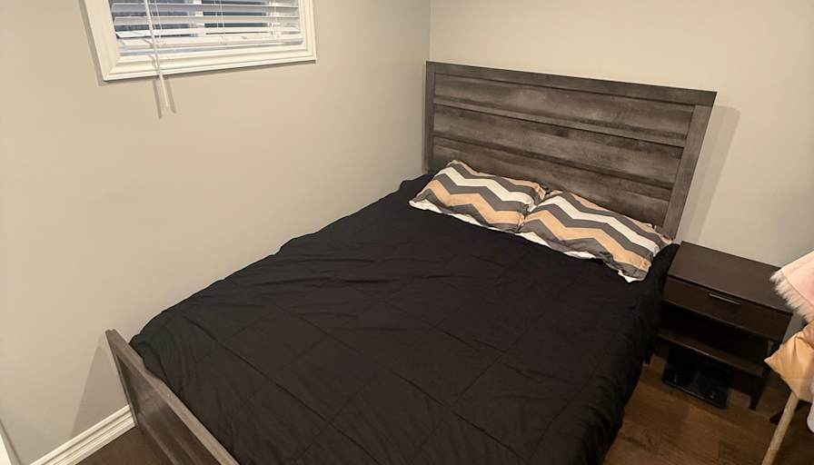 Enrique's room