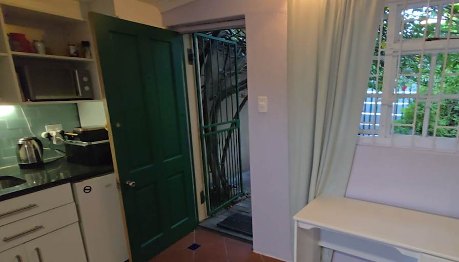 Green Point Tree House's room