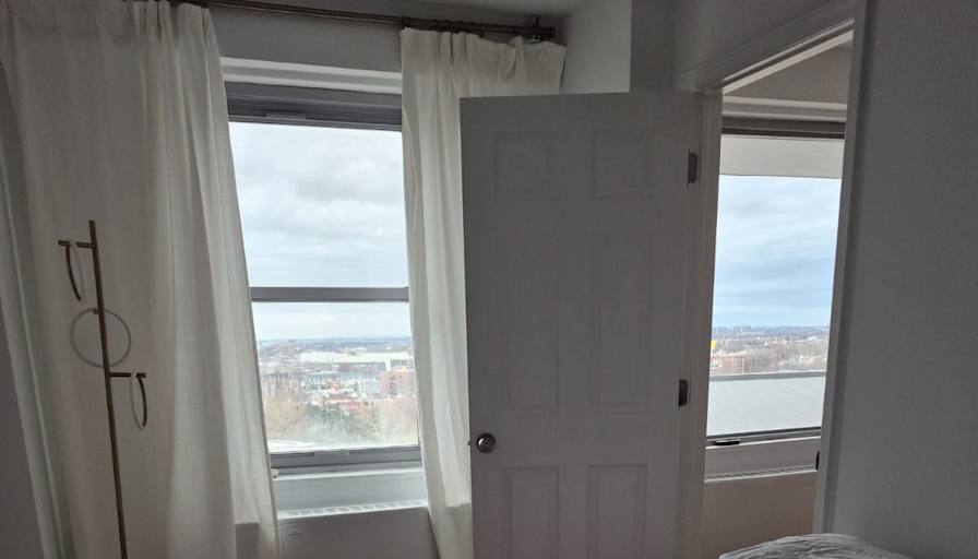 Leona's room