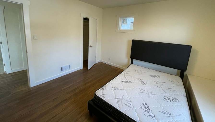 Hamid's room
