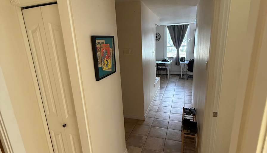 Deval's room