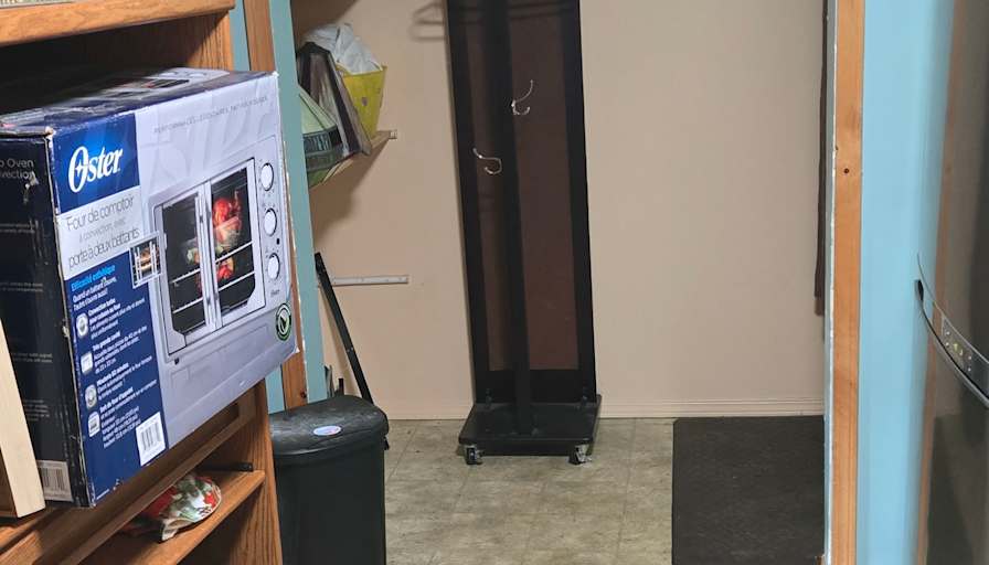 DIANNE BELLIVEAU's room