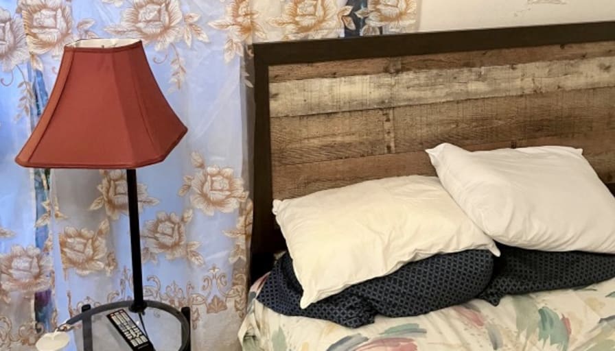 Ali H's room
