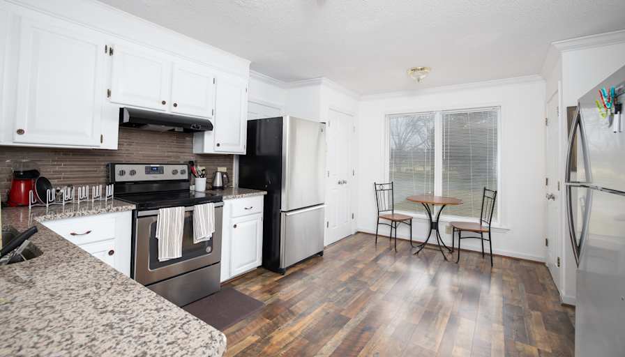 lifedoorrentals's room