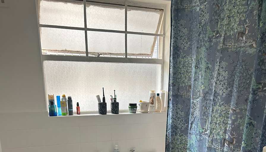 Vernon's room