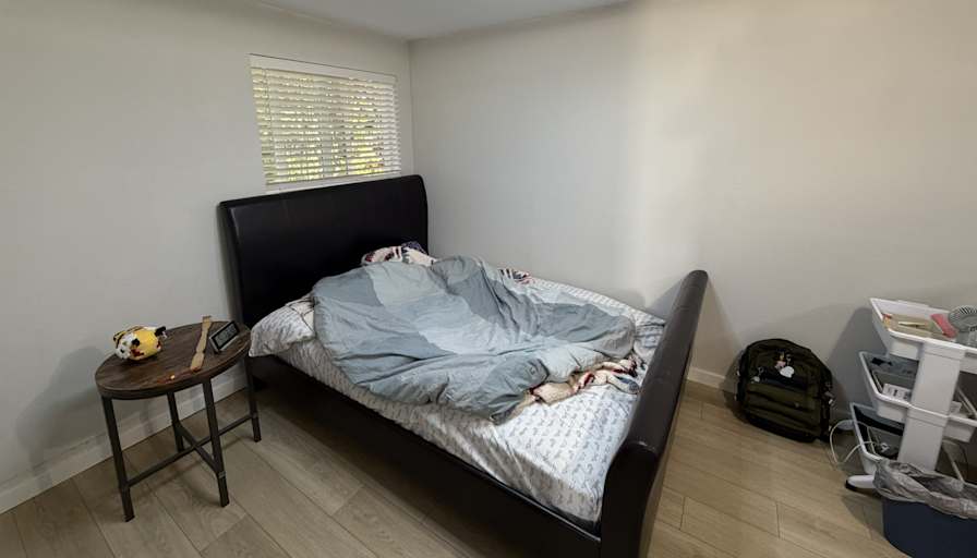 Yoni's room