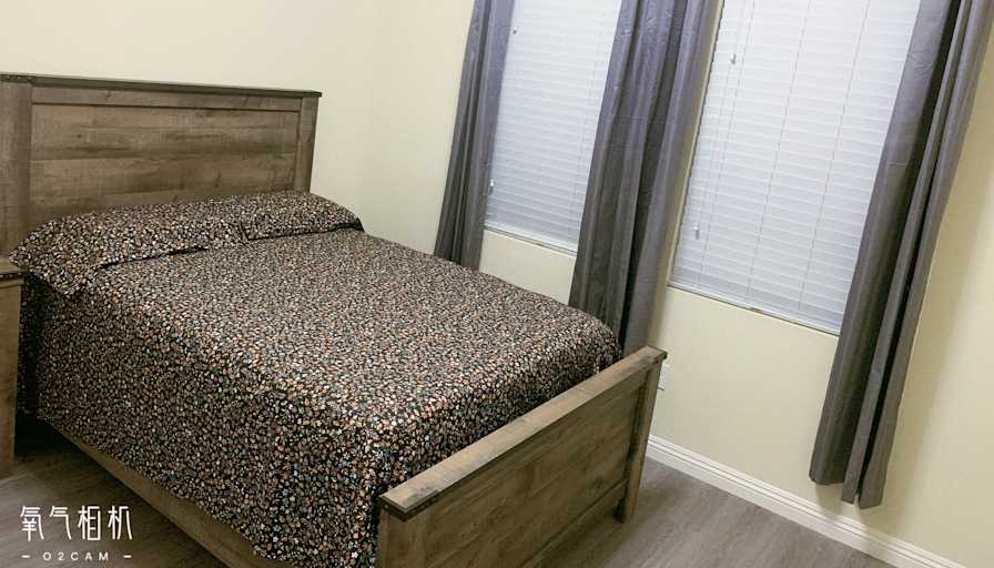 Feng's room
