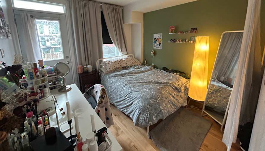 Elodi Lahaie's room