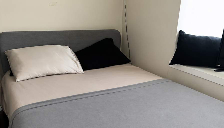 Olapo akinwumi's room