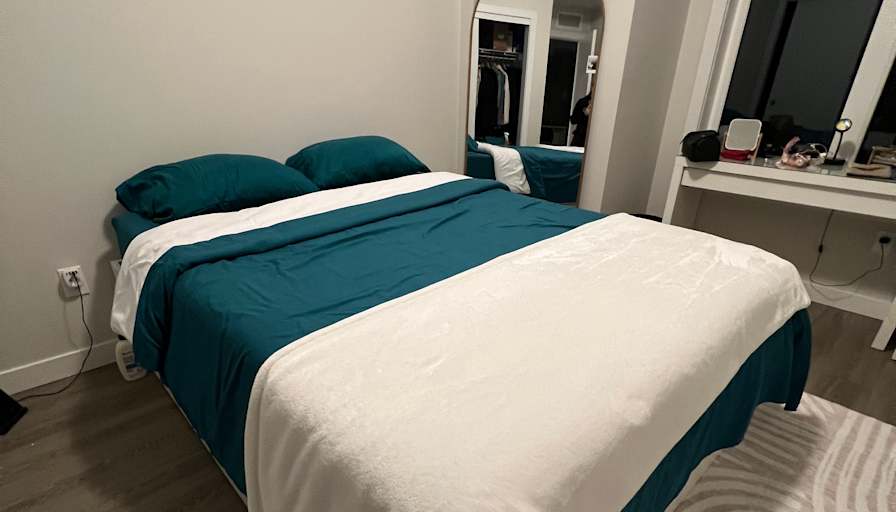 Eve's room