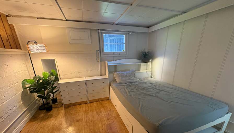Hans's room