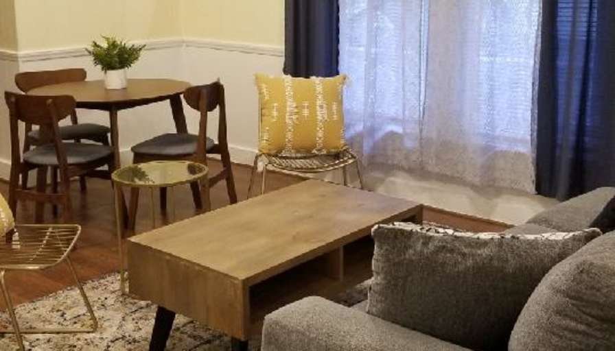 lifedoorrentals's room