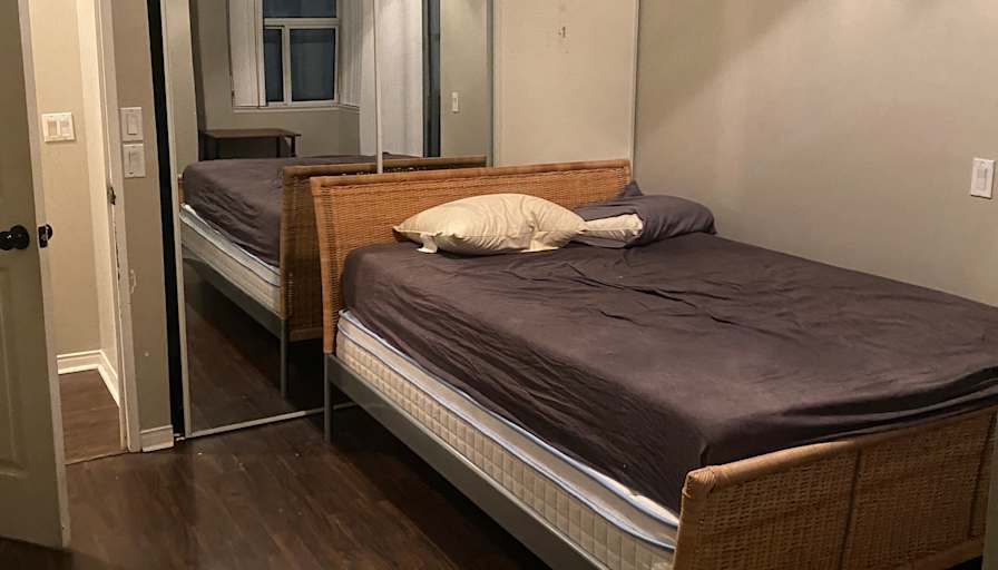 tom's room
