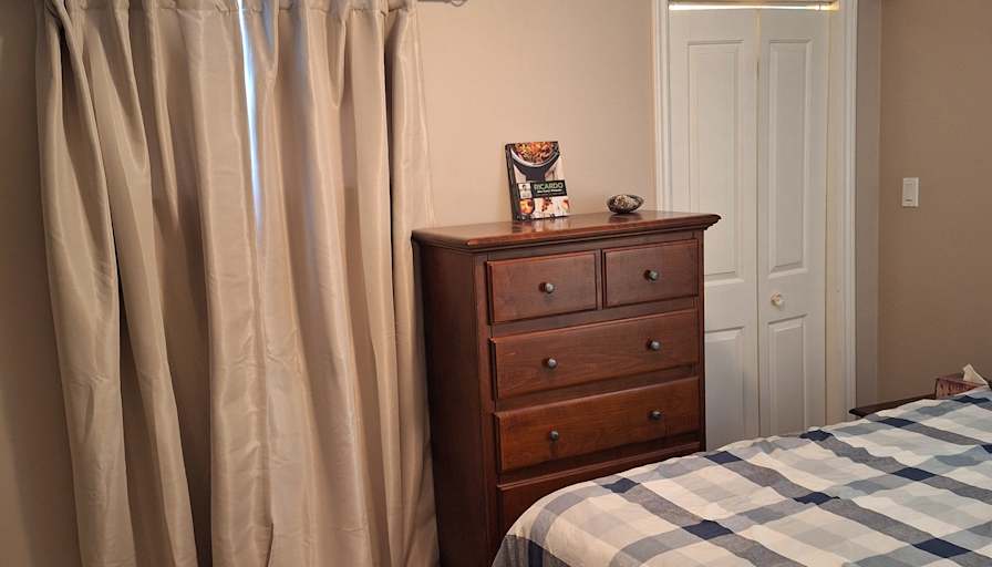 greg smith's room