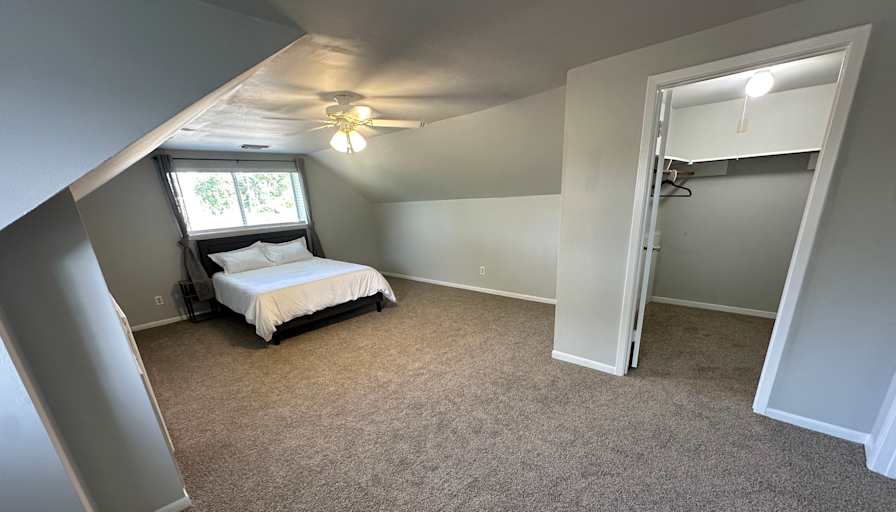 Lambert Guo's room