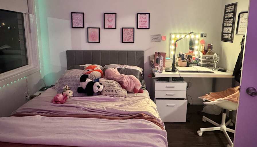 Liz's room