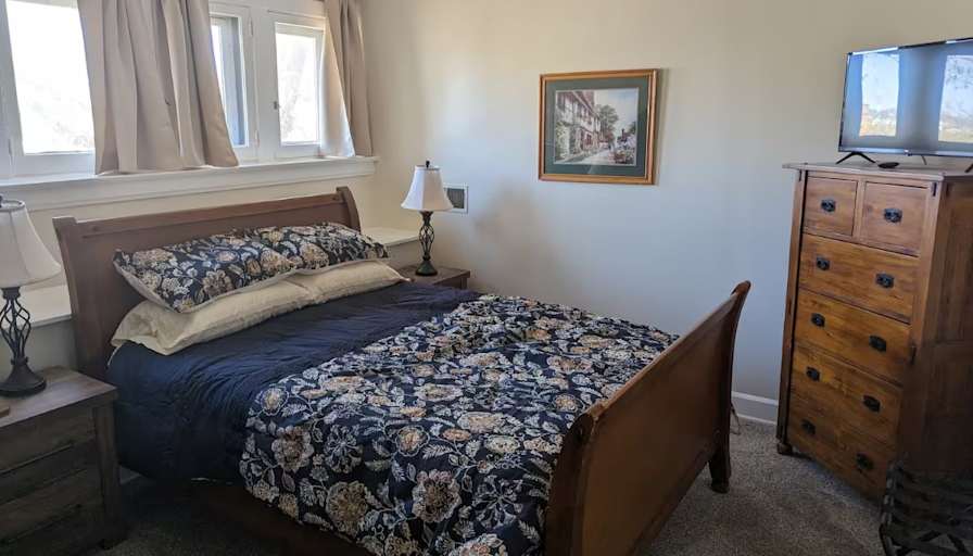 Naomi's room