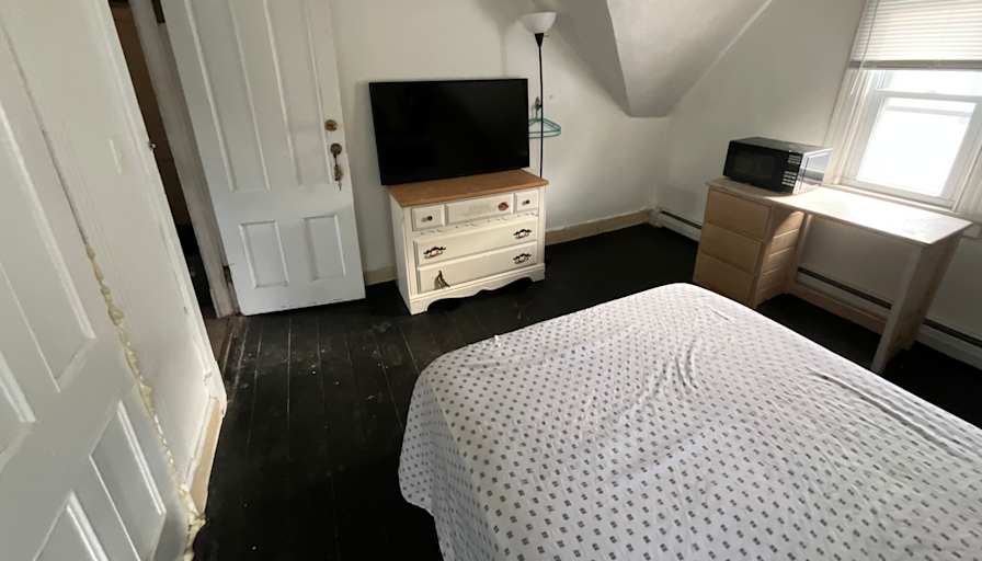 Donovan's room