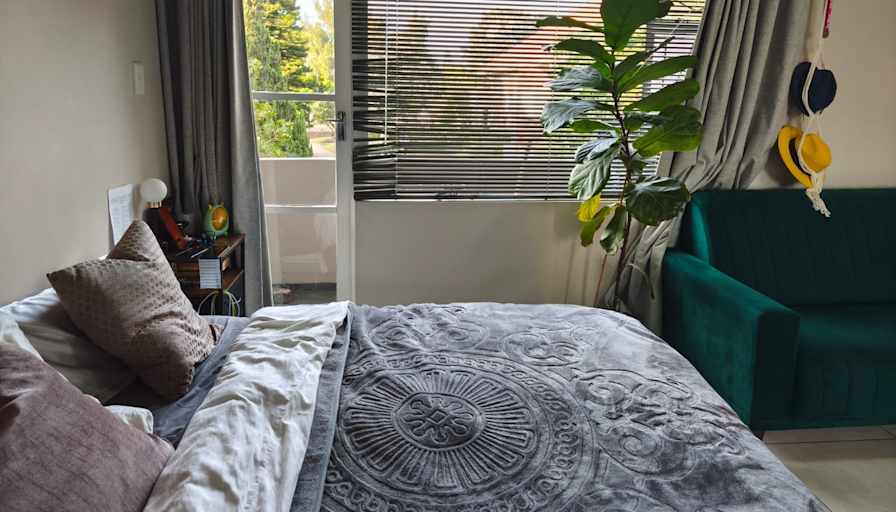 Leslie's room