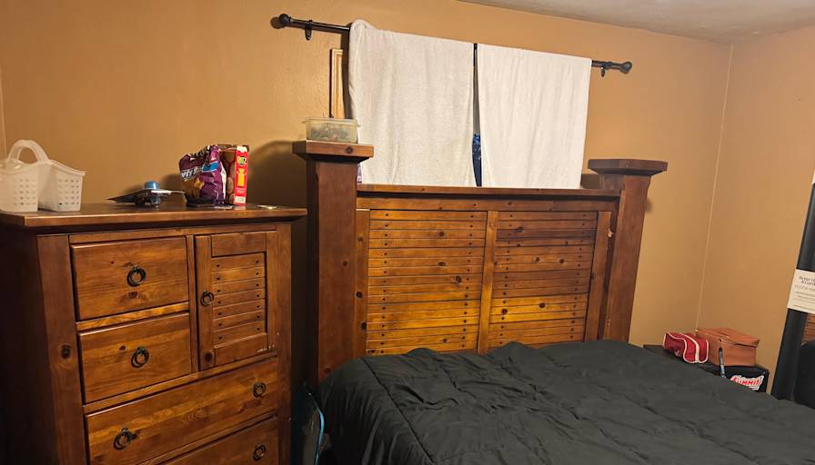 Tom's room