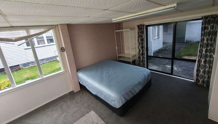Andrew Hur's room