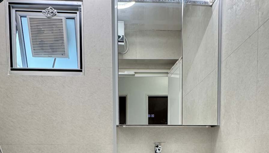 Enzo's room