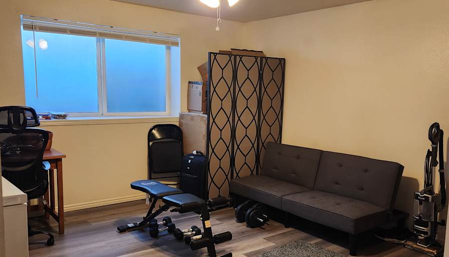 Tollan's room