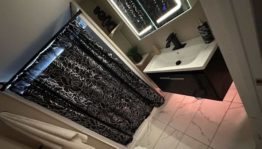 Scarlett's room