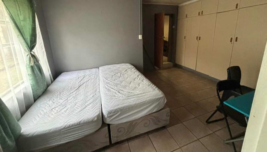 Ntee's room