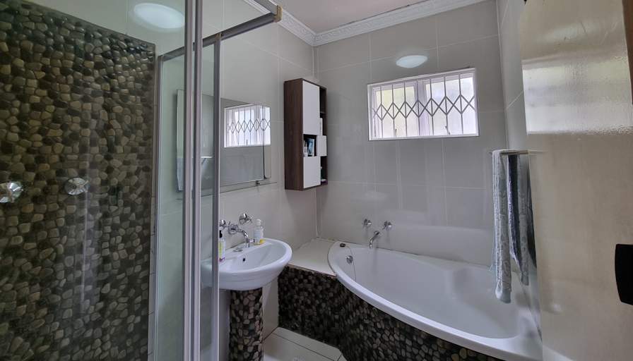 Noninzi's room