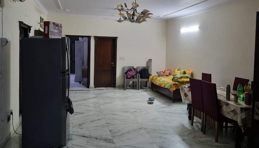 Garry's room