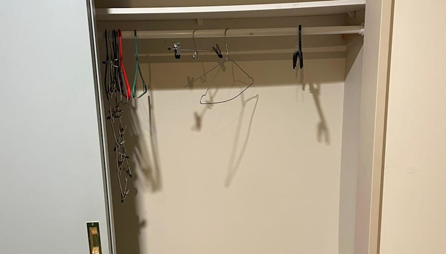 Priya Fernandes's room
