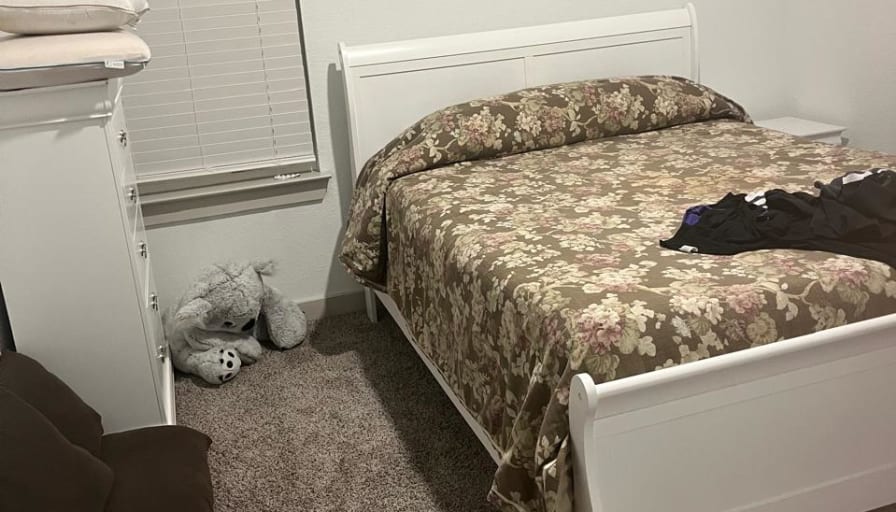 Mahwish Nasir's room
